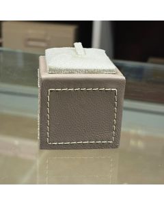 Porta Anel ( base em couro ) - 6x6x6 cm