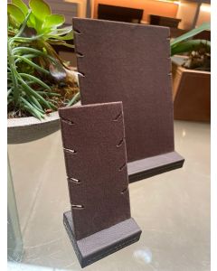 Porta Colar 3 pares 15x7x20 cm - Porta Porta Pulseira 4 pares 6x6x12 cm -  ( bases em couro )