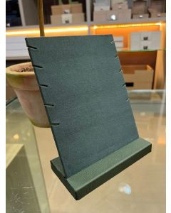 Porta Colar 1 a 5 Rasgos  ( base em couro ) - 15x7x20 cm